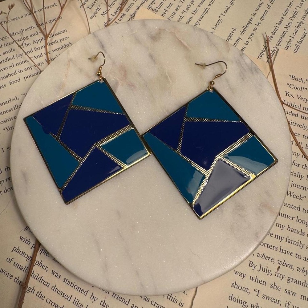 Vintage Y2K style Blue and gold geometric earrings with gold geometric lines